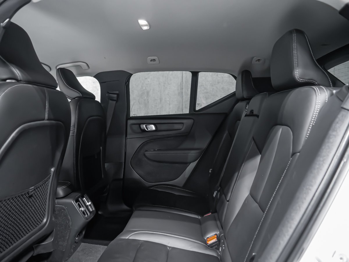 2023 Volvo XC40 B5 CORE CONVENIENCE CLIMATE White Montreal - photo #11