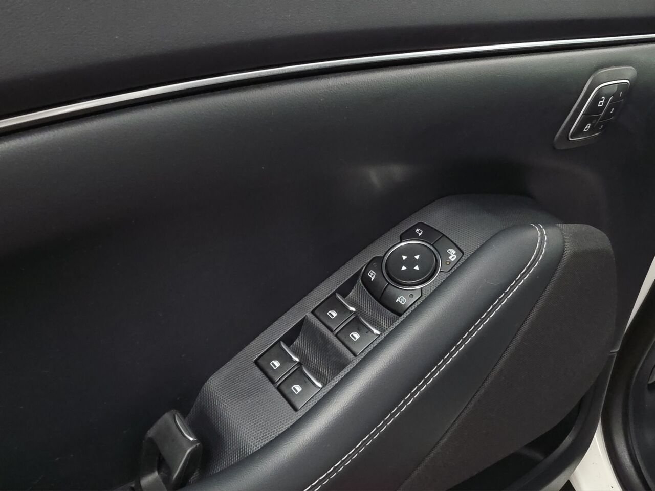 Ford Mustang Mach-E Sélect TI, Traction intégrale, écran tactile SYNC 4 de 15,5 pouces, Apple CarPlay et Android Auto 2023 Blanc Val-David - photo #16