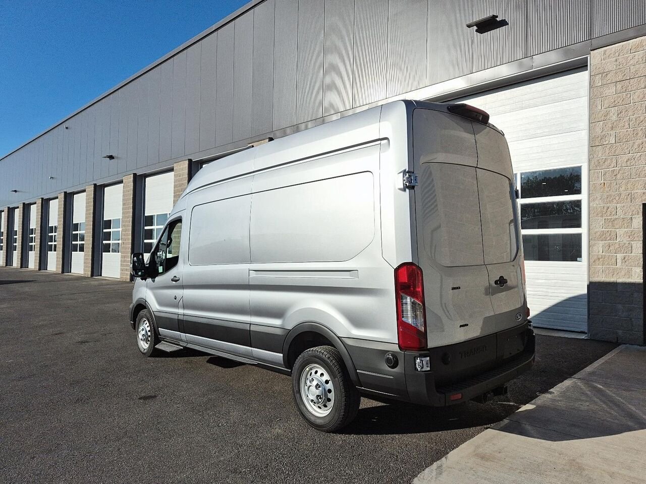 Ford Transit fourgon utilitaire 27031 | BASE 2027 Argent emblématique métallisé Saint-Jérôme - photo #3