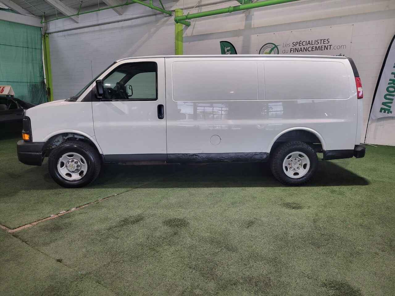 2007 Chevrolet Express Cargo Van White  - photo #2