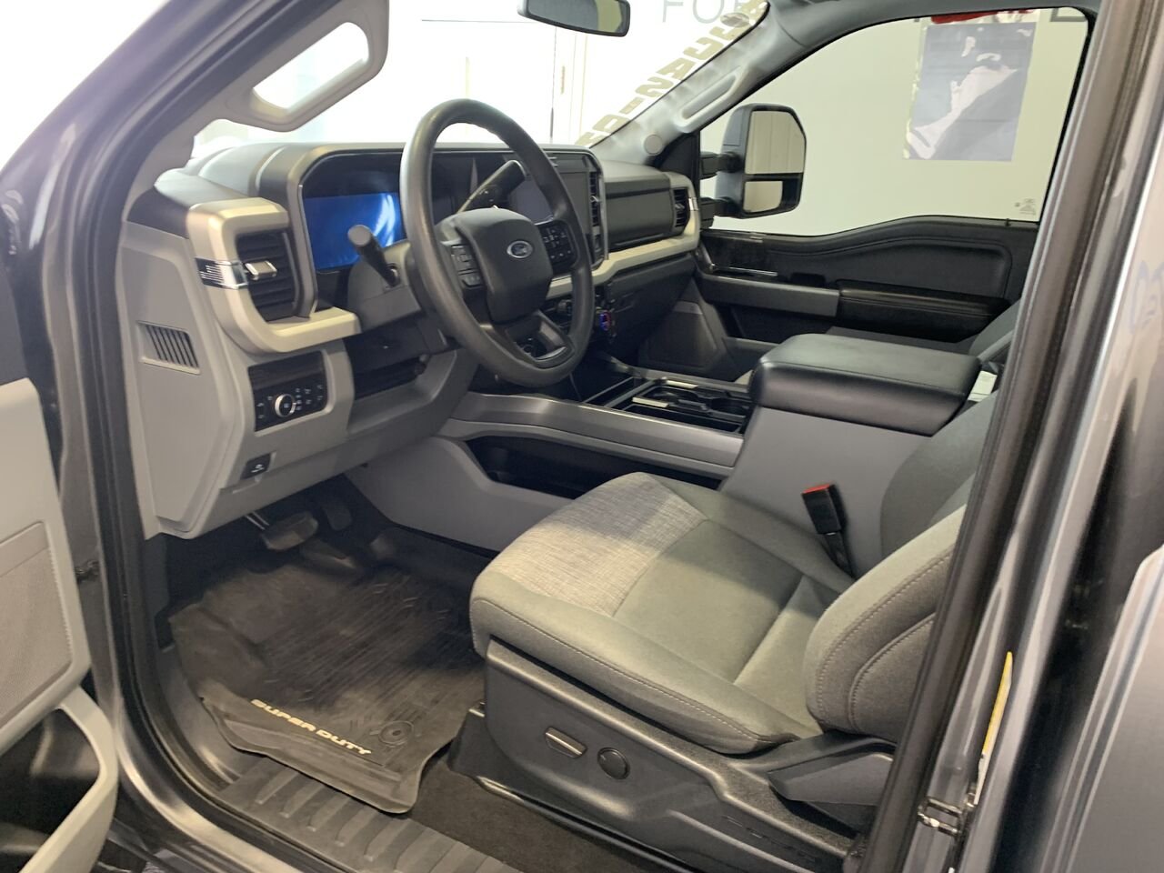 2026 Ford Super Duty F-250 SRW XLT cabine 6 places 4RM caisse de 6,75 pi Grey Châteauguay - photo #33