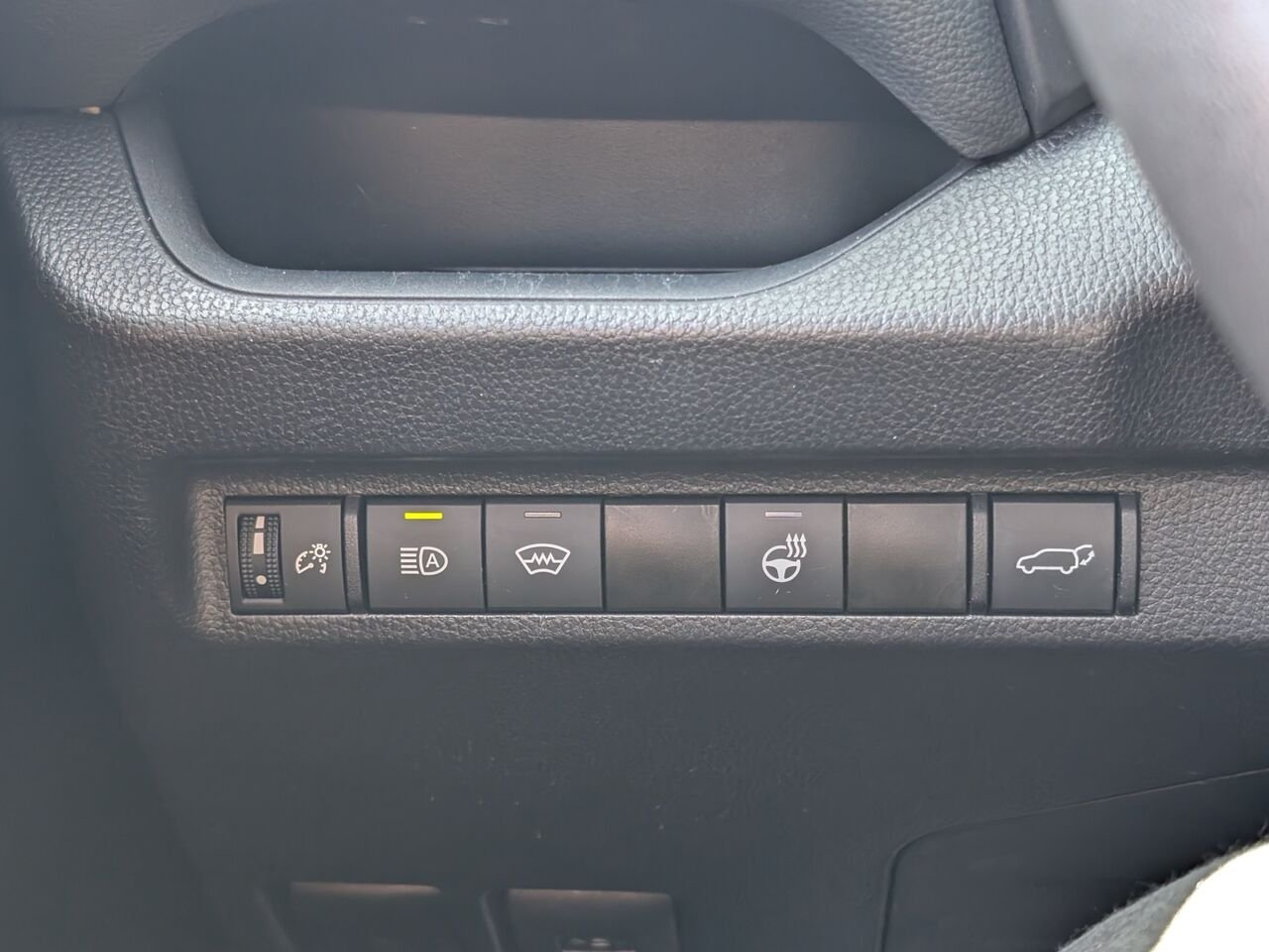 Toyota RAV4 Trail/SIÈGES CHAUFFANTS/TOIT OUVRANT/VOLANT CHAUFFANT/AC BIZONE/ 2024 Vert Kaki avec toit glace Sherbrooke - photo #11