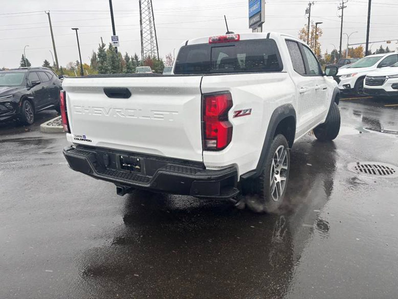 2023 Chevrolet Colorado 4WD Crew Cab Z71 White Sherwood Park - photo #4
