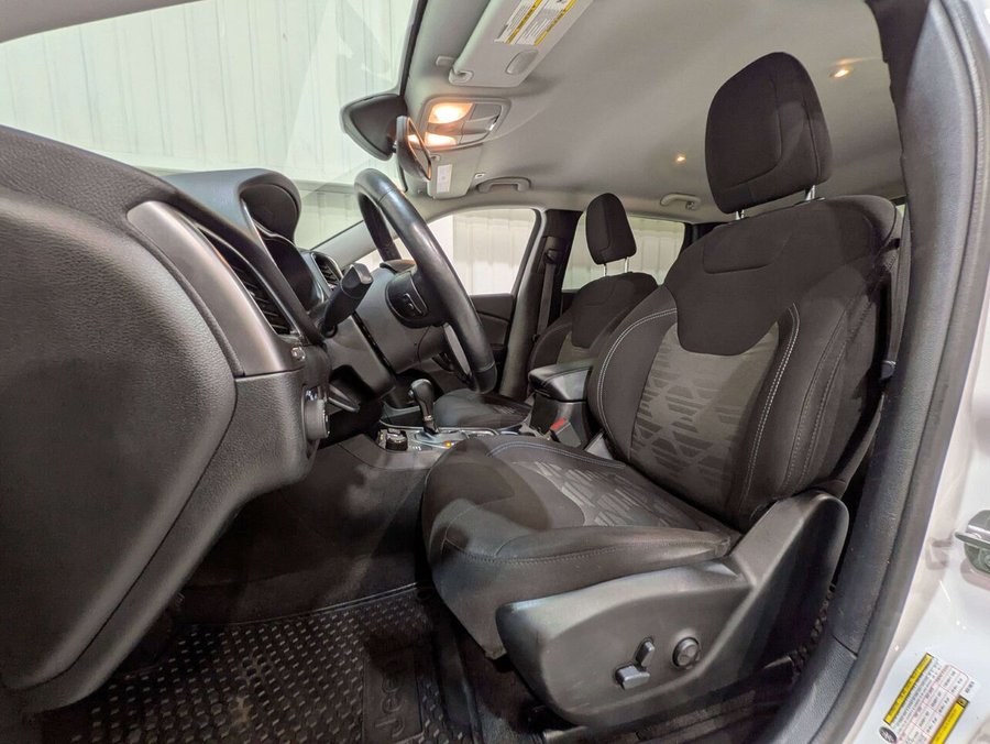 2019 Jeep Cherokee North 4x4 White
