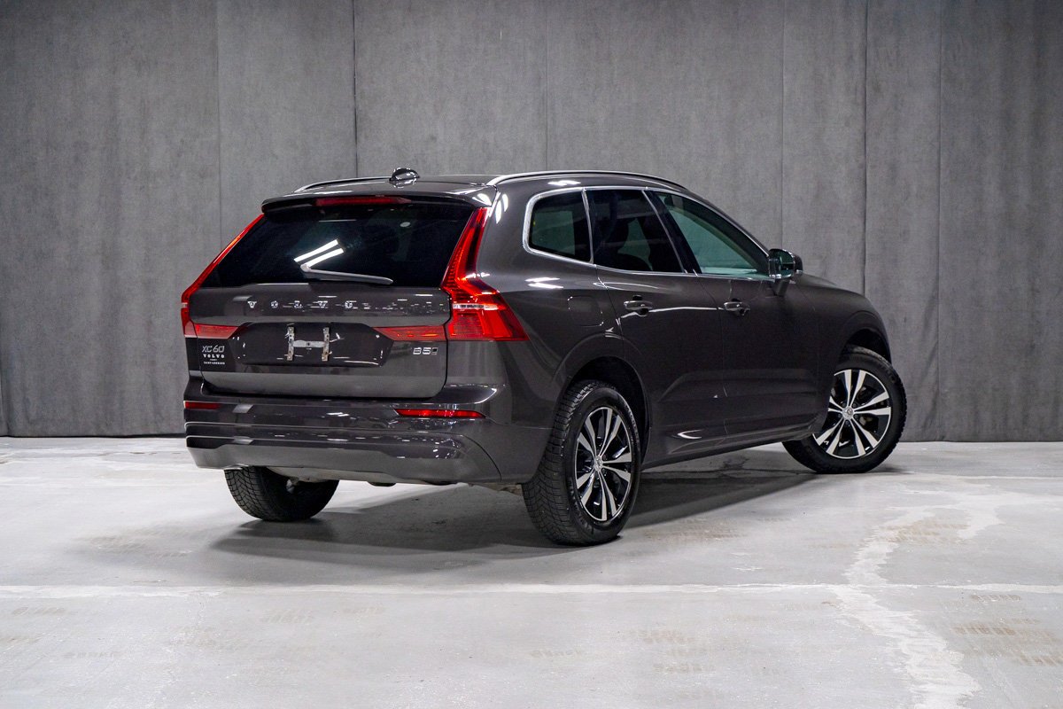 2022 Volvo XC60 B5 MOMENTUM HARMAN KARDON Grey Montreal - photo #5