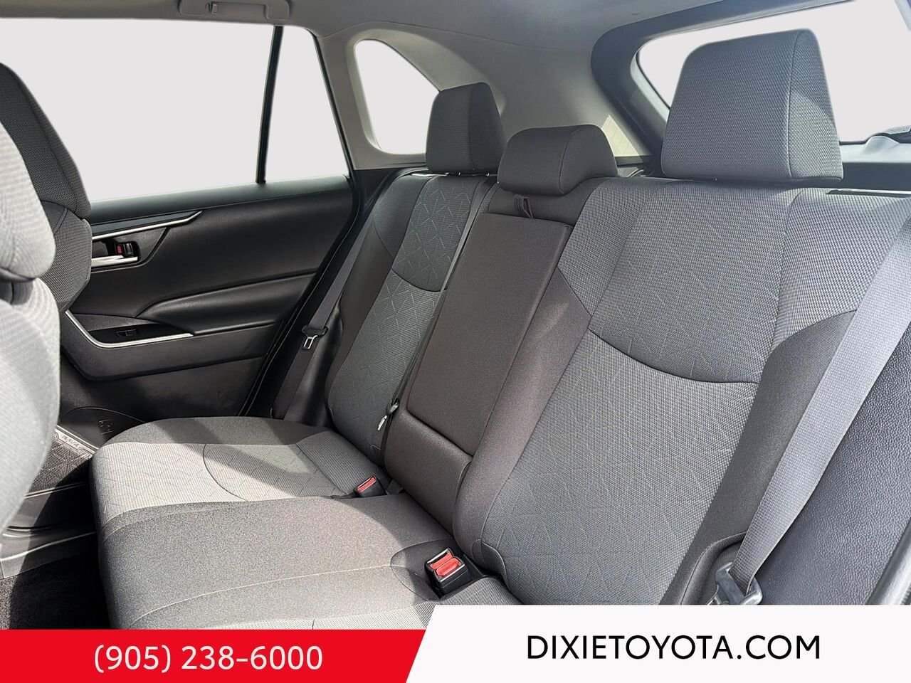 2025 Toyota RAV4 XLE AWD / CLEAN CARFAX / HEATED SEATS / MOONROOF / ALLOY WHEELS / CARPLAY AND ANDROID AUTO Black Mississauga - photo #19