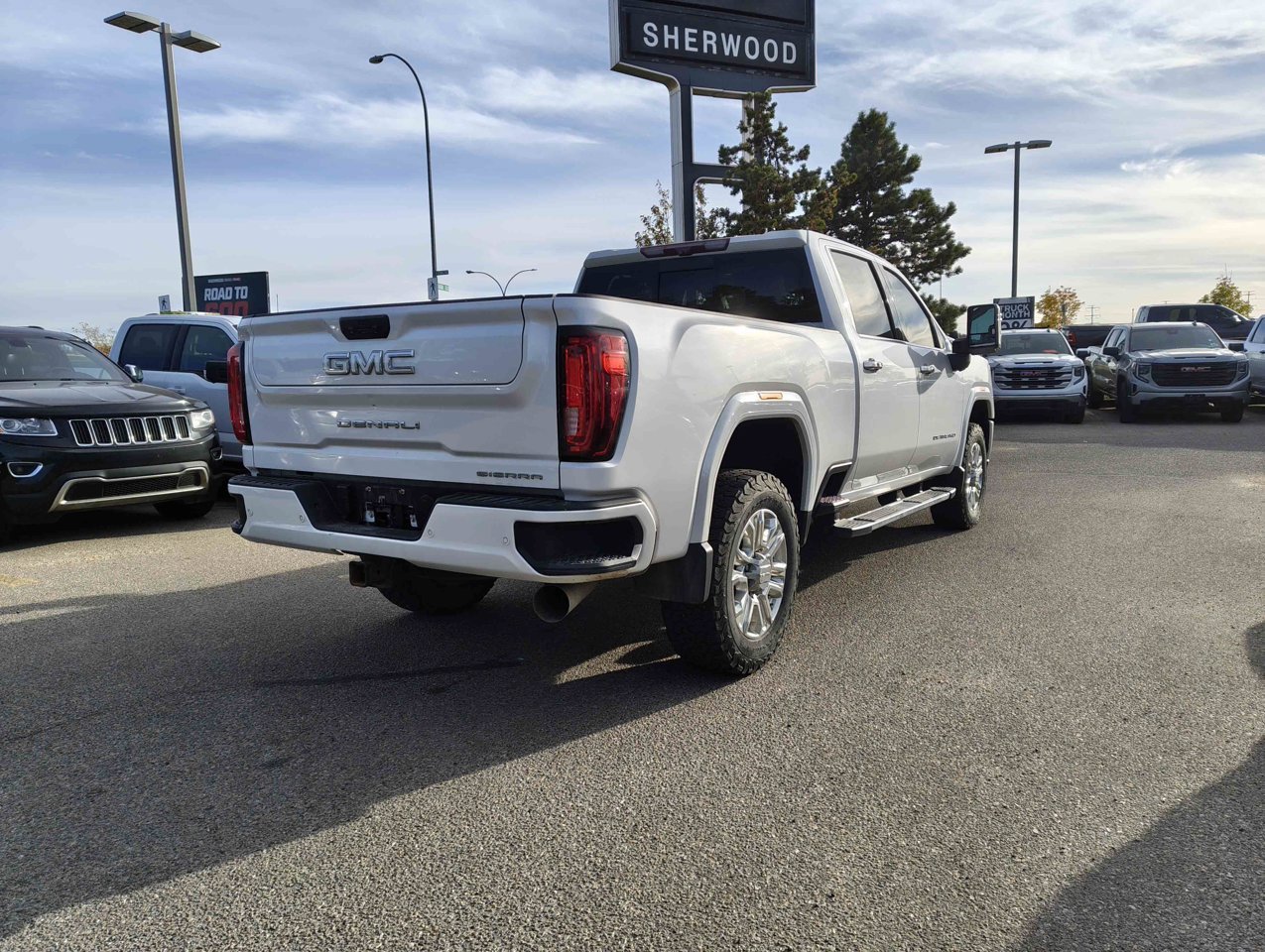 2020 GMC Sierra 3500HD 4WD Crew Cab 159 Denali White Sherwood Park - photo #4