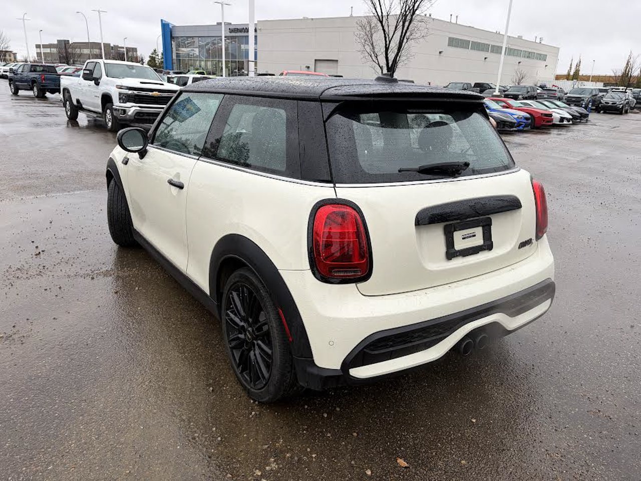 2023 MINI 3 Door Cooper S FWD Nanuq White Metallic Sherwood Park - photo #3
