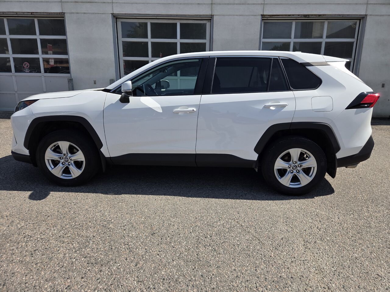 Toyota RAV4 2023 Blanc Mont-Laurier - photo #8