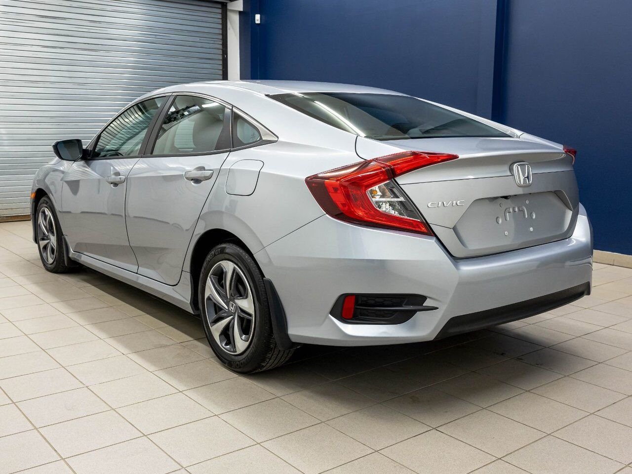 Honda Civic LX AUTOMATIQUE *SIEGES CHAUF* CARPLAY *GR SECURITE 2021 Gris Saint-Jérôme - photo #4
