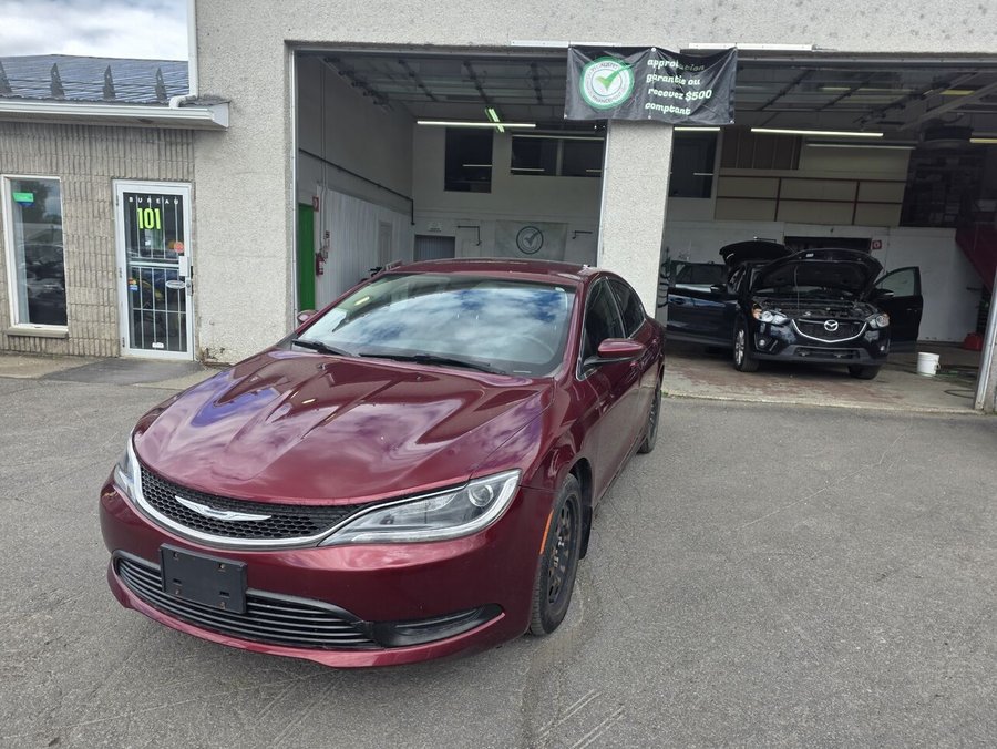 2015 Chrysler 200 2015 Red