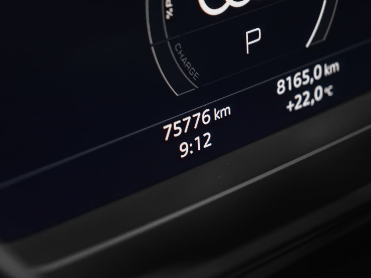 Audi Q4 e-tron 2023 Gris Montréal - photo #10