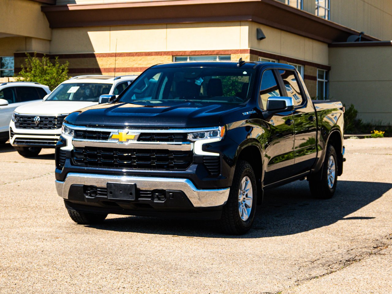 2023 Chevrolet Silverado 1500 4WD Crew Cab 147 LT Black Sherwood Park - photo #3