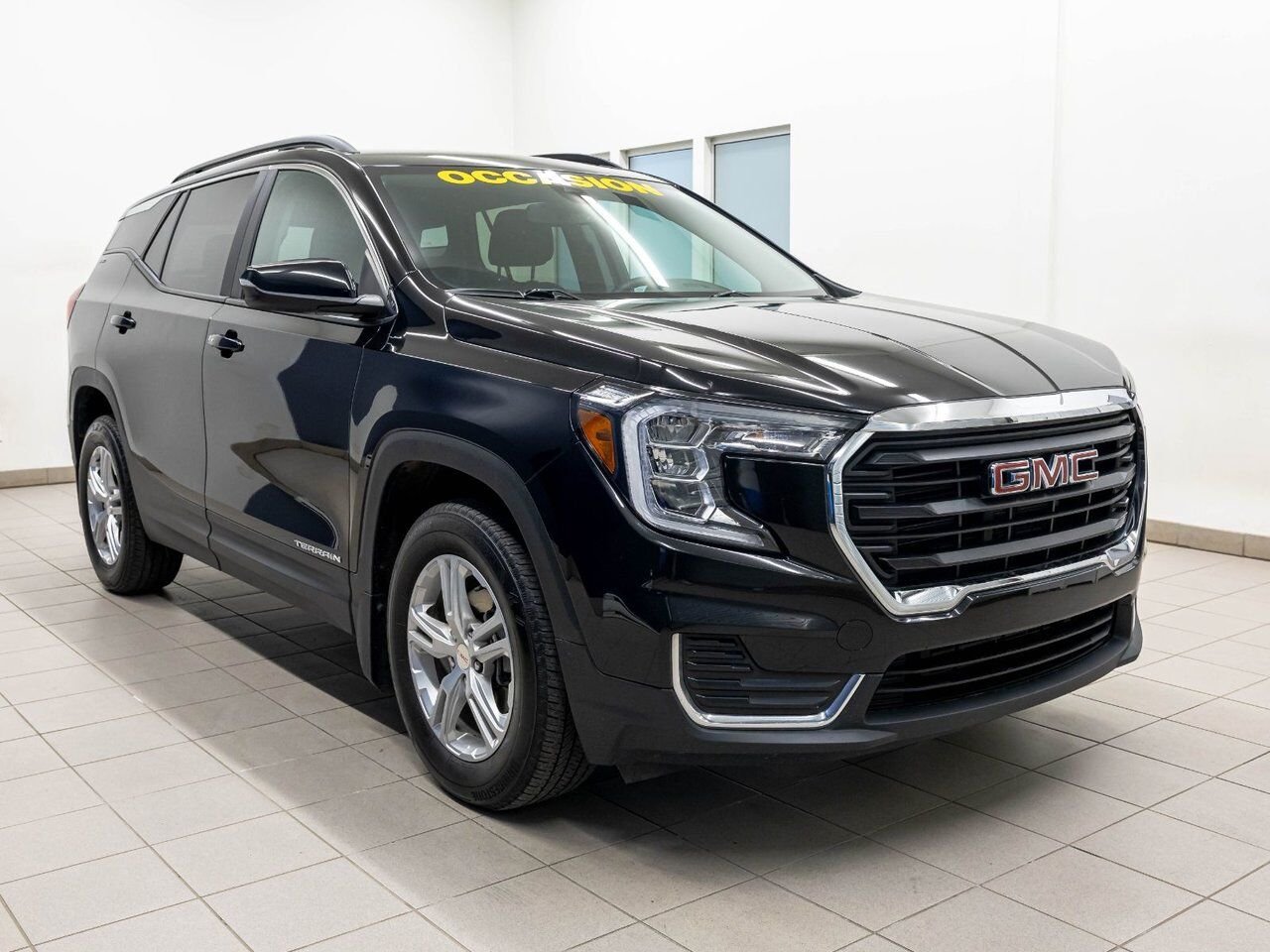 GMC Terrain SLE AWD *SIÈGES CHAUF* HAYON ELEC CARPLAY REG ADAP 2024 Noir Saint-Jérôme - photo #8