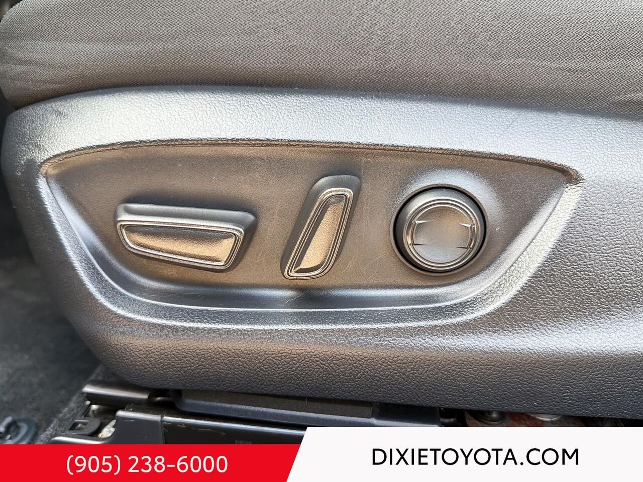 2024 Toyota Camry HYBRID LE / CLEAN CARFAX / ALLOY WHEELS / TOYOTA SAFETY SENSE / CARPLAY AND ANDROID AUTO Grey Mississauga - photo #9