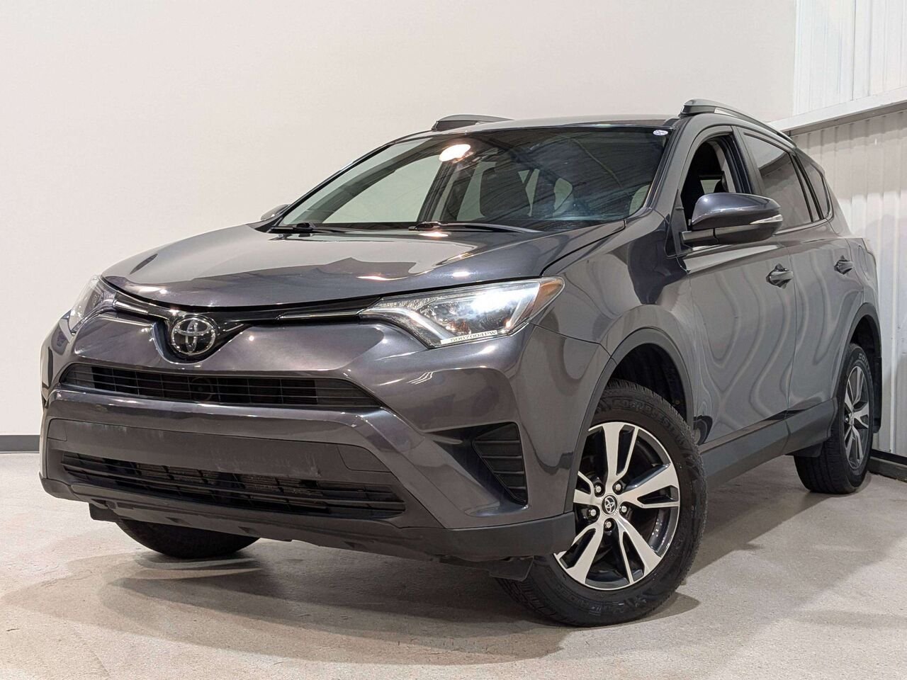 2018 Toyota RAV4 FWD LE Grey Val-David - photo #0
