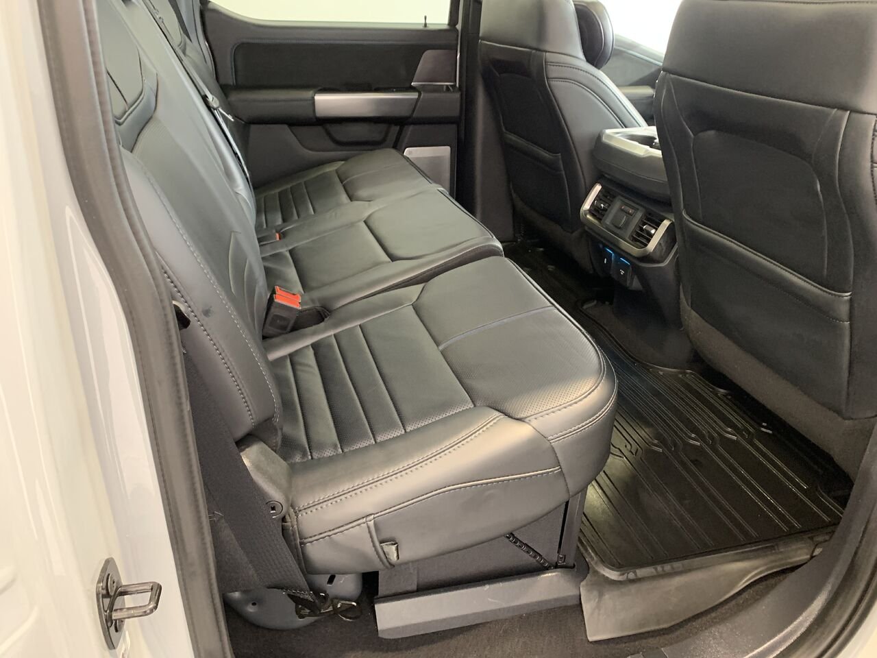 2024 Ford F-150 PLATINUM Grey Châteauguay - photo #17