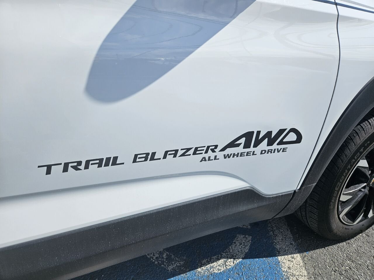 2023 Chevrolet Trailblazer Traction intégrale, 4 portes LT White Thetford Mines - photo #7