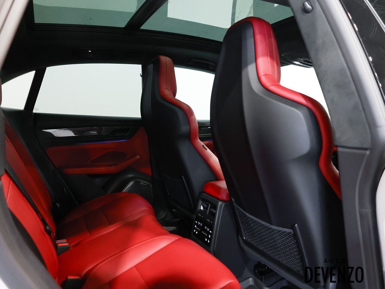 2025 Porsche Macan Grey Saint-Eustache - photo #8