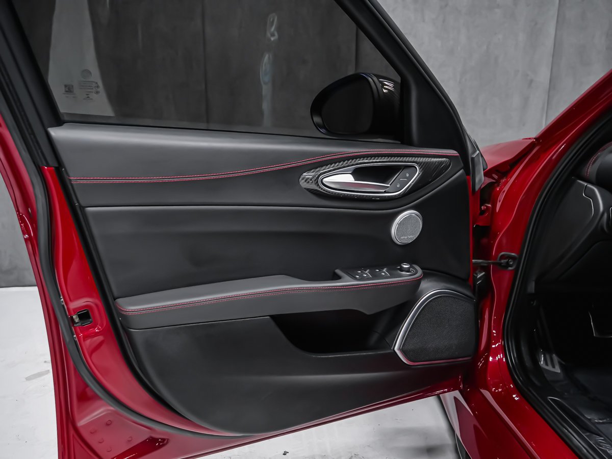 Alfa Romeo Giulia QUADRIFOGLIO CARBON TOIT CARBONE ASSIST CONDUITE 2021 Rouge Montréal - photo #22