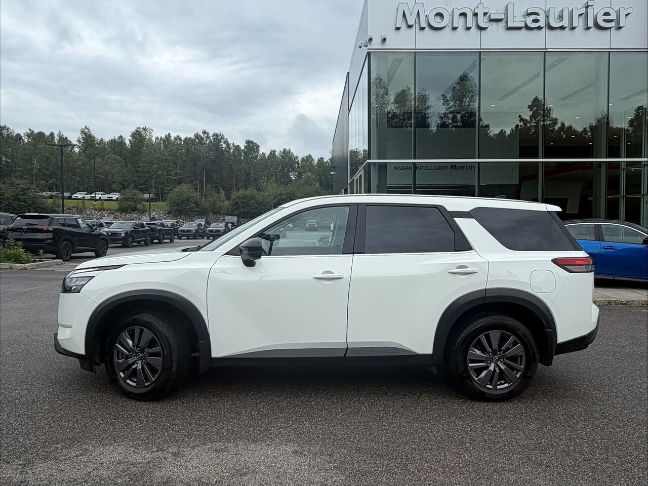 Nissan Pathfinder 2024 Blanc Mont-Laurier - photo #2