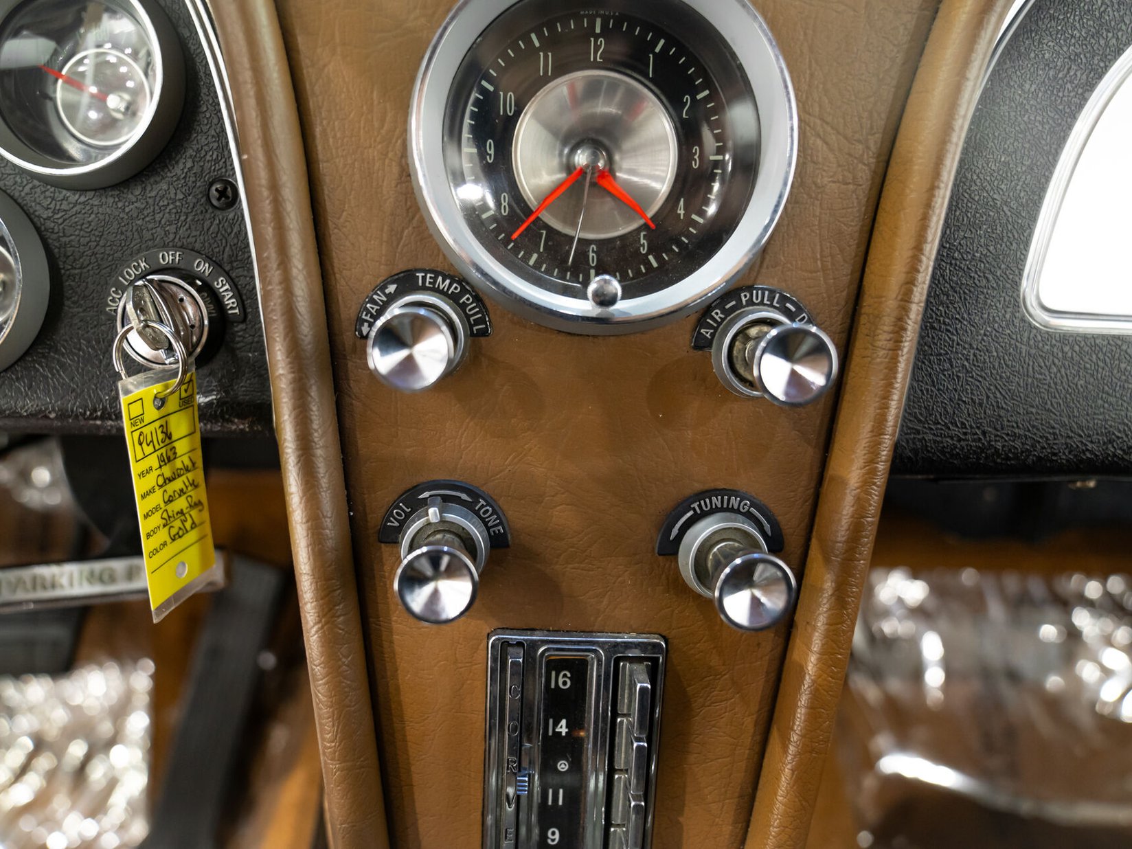 Chevrolet Corvette Fuel Injection Moteur Matching 327 à injection développant 360 chevaux | PRICE IN USD 1963 Beige Montréal - photo #56