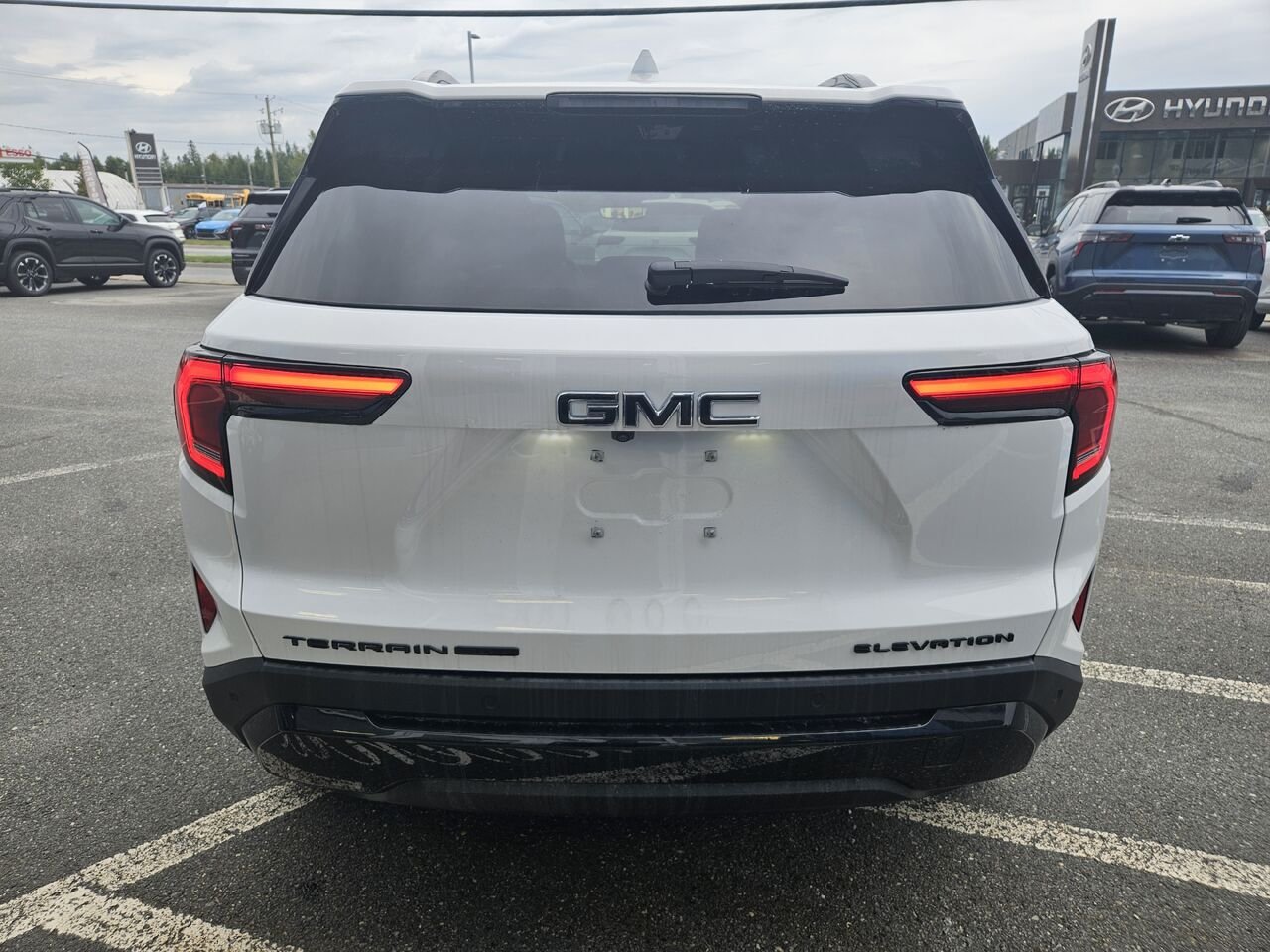 GMC Terrain Élévation 4 portes TI 2027 Blanc sommet Thetford Mines - photo #4