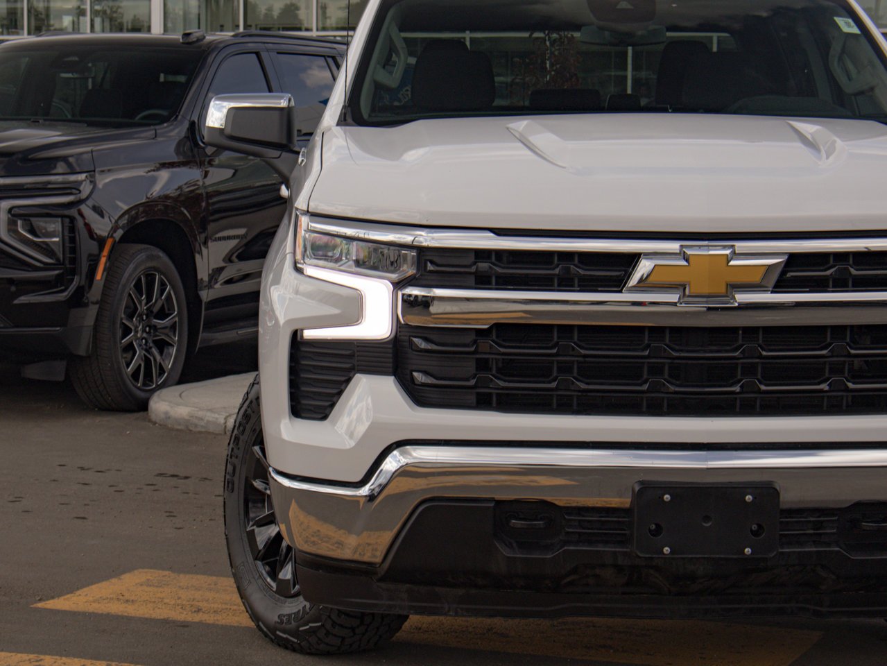 2025 Chevrolet Silverado 1500 4WD Crew Cab 147 LT White Sherwood Park - photo #4