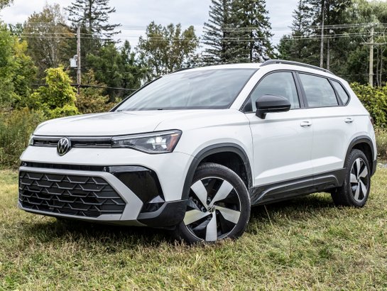 2025 Volkswagen Taos Trendline 4MOTION White