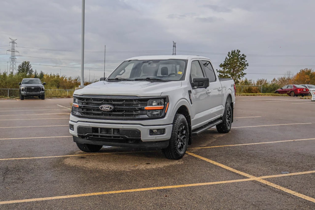 2025 Ford F-150 XLT 4WD SuperCrew 5.5' Box White Sherwood Park - photo #3