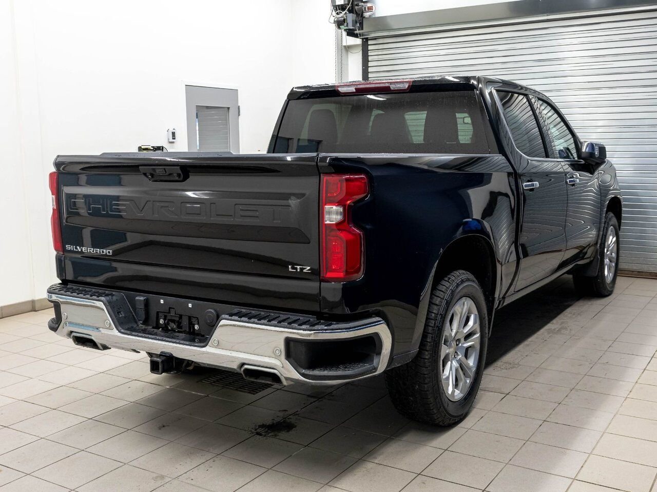 2023 Chevrolet Silverado 1500 LTZ Z71 CREW 4X4 V8 *NAV* CUIR SIÈGES VENTIL BOSE Black Saint-Jérôme - photo #8
