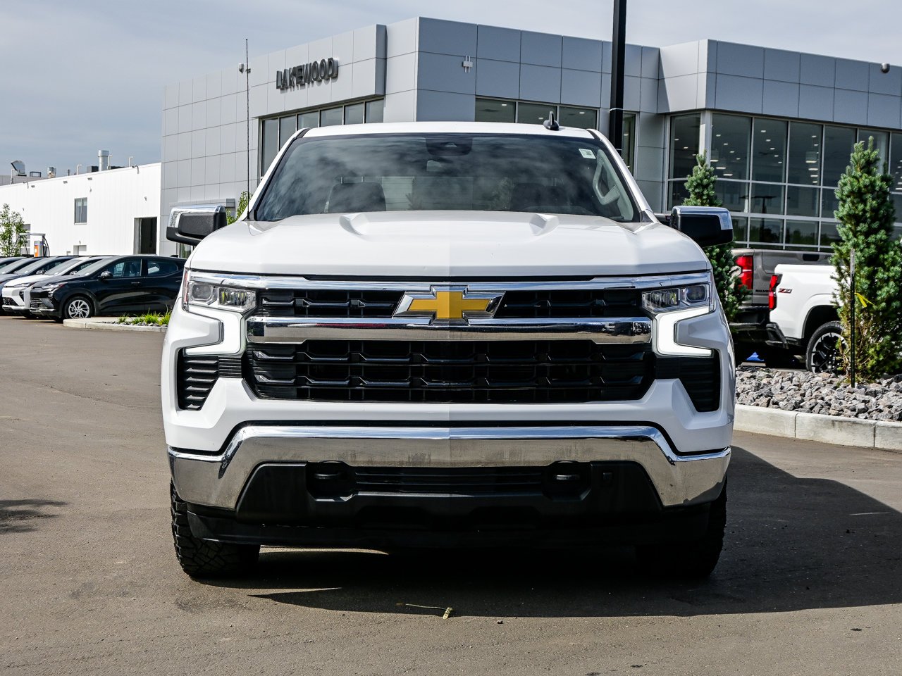 2024 Chevrolet Silverado 1500 4WD Crew Cab 147 LT White Sherwood Park - photo #2
