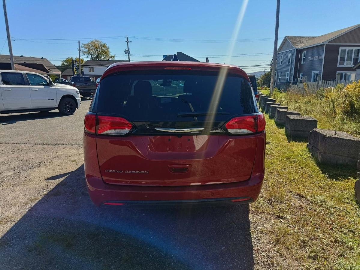 Chrysler Grand Caravan 2025 Rouge Lac Mégantic - photo #5