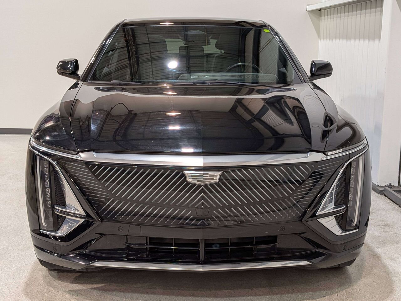 Cadillac LYRIQ 4dr Tech w/1SA 2024 Noir Val-David - photo #3