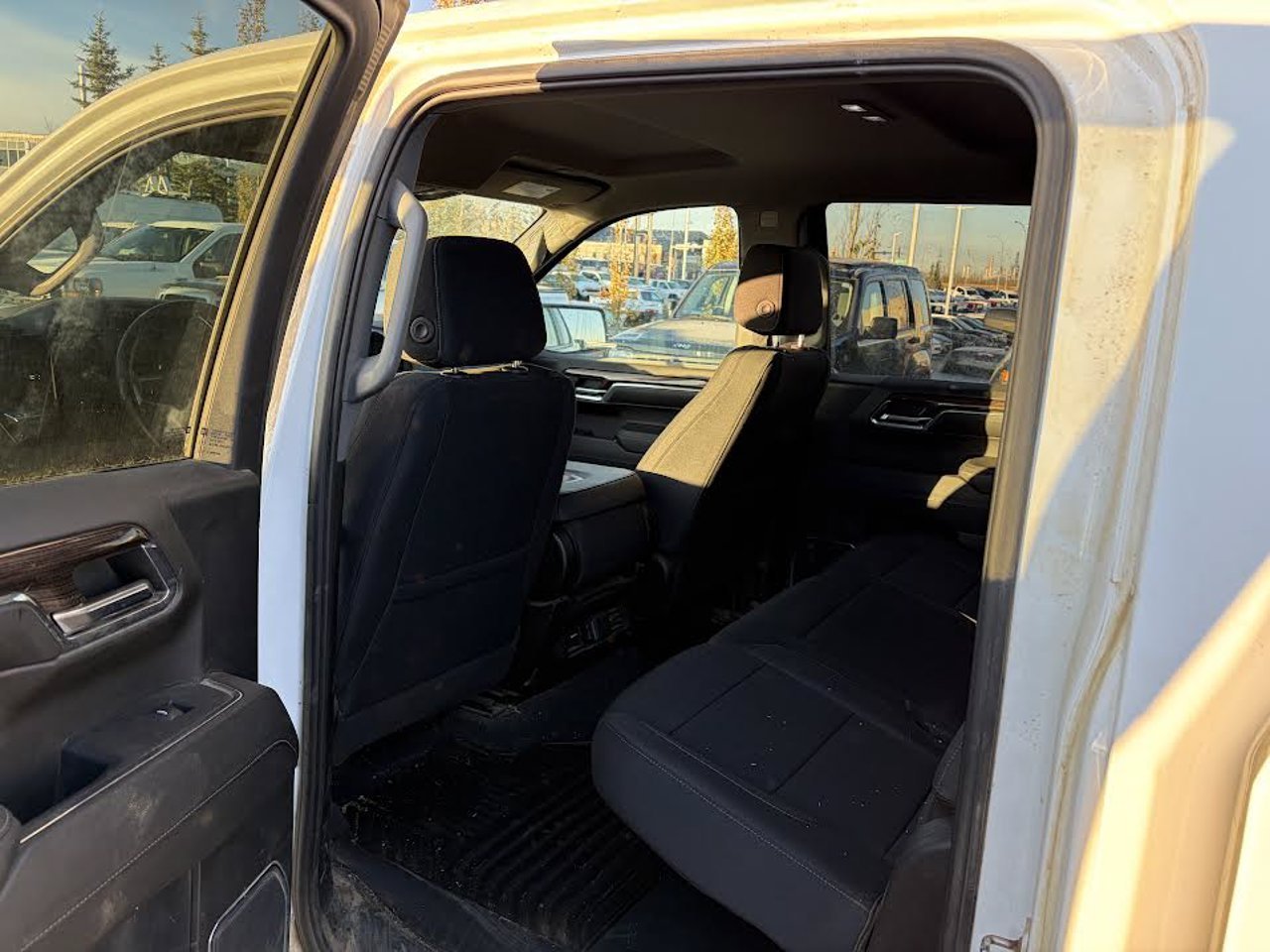 2024 Chevrolet Silverado 1500 4WD Crew Cab 147 LT White Sherwood Park - photo #5