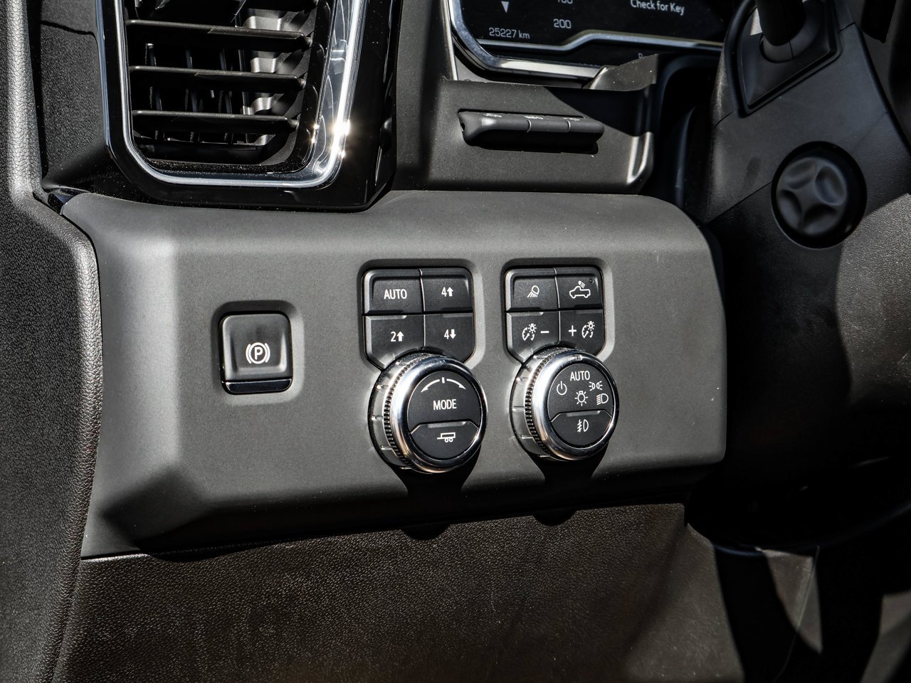 2025 GMC Sierra 1500 4WD Crew Cab 147 Denali Ultimate Black Sherwood Park - photo #20