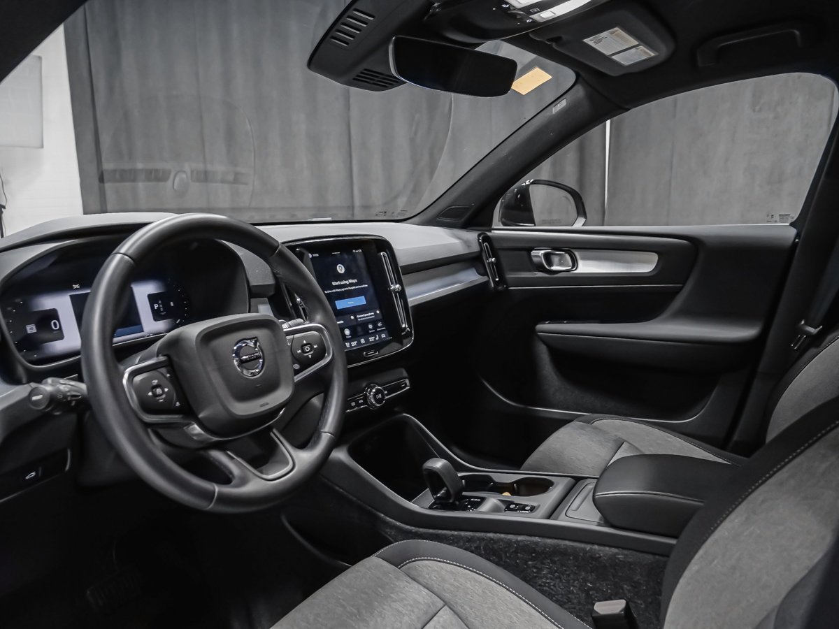 Volvo XC40 B5 CORE BRIGHT THEME 2025 Noir Montréal - photo #1