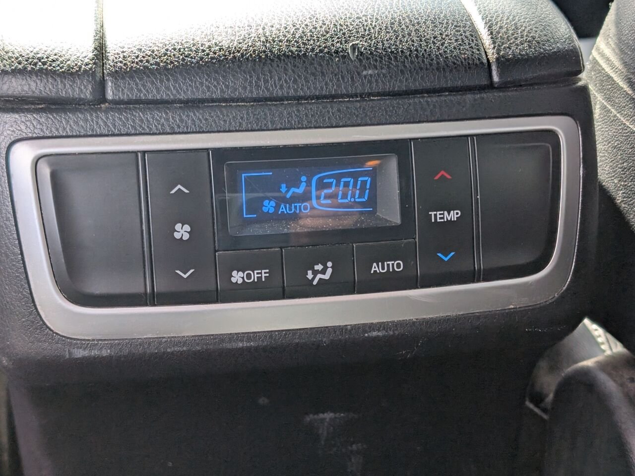 2018 Toyota Highlander 5TDJZRFH8JS911249 Black Sherbrooke - photo #18