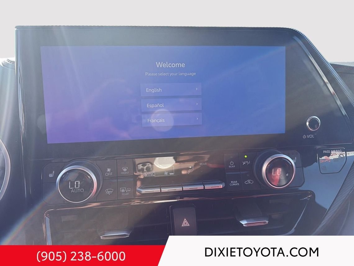 2024 Toyota Highlander Power Sunroof, Leather Interior, Heated Seats, Alloy Wheels, Heated Steering Wheel, Bluetooth Wind Chill Pearl Mississauga - photo #16