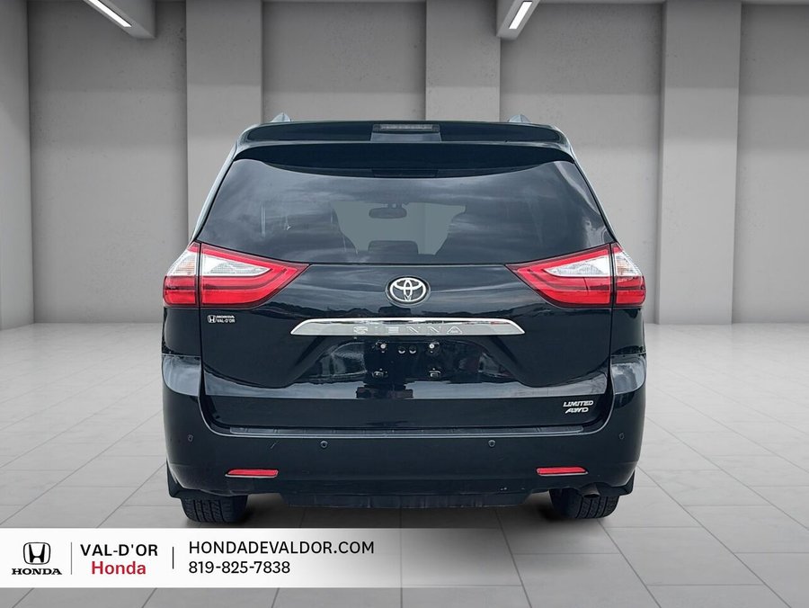 Toyota Sienna XLE 7 places 5 portes AWD 2017 2017 Noir