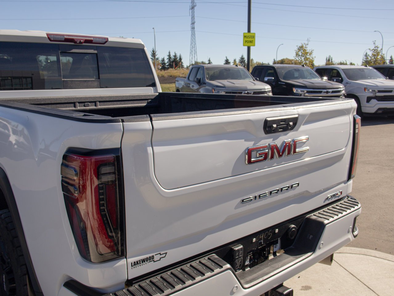 2024 GMC Sierra 2500HD 4WD Crew Cab 159 AT4 White Sherwood Park - photo #11