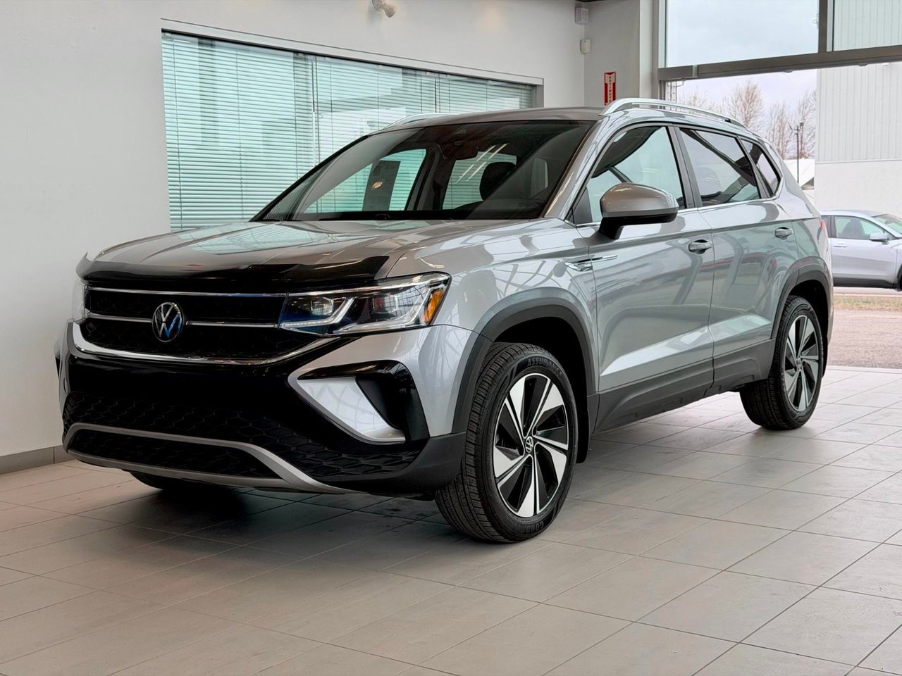 Volkswagen Taos 2023 Argent Notre-Dame-des-Prairies - photo #3