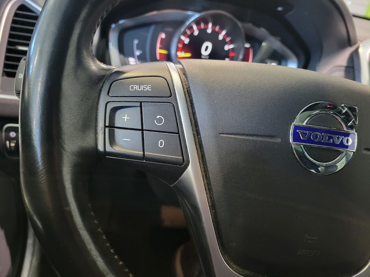 2017 Volvo XC60 Grey  - photo #19