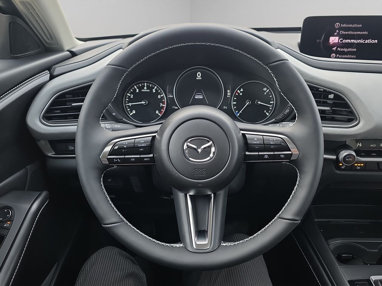 Mazda CX-30 Gs, awd, sièges, volant et rétroviseurs chauffants 2026 Noir de jais mica Val-David - photo #9