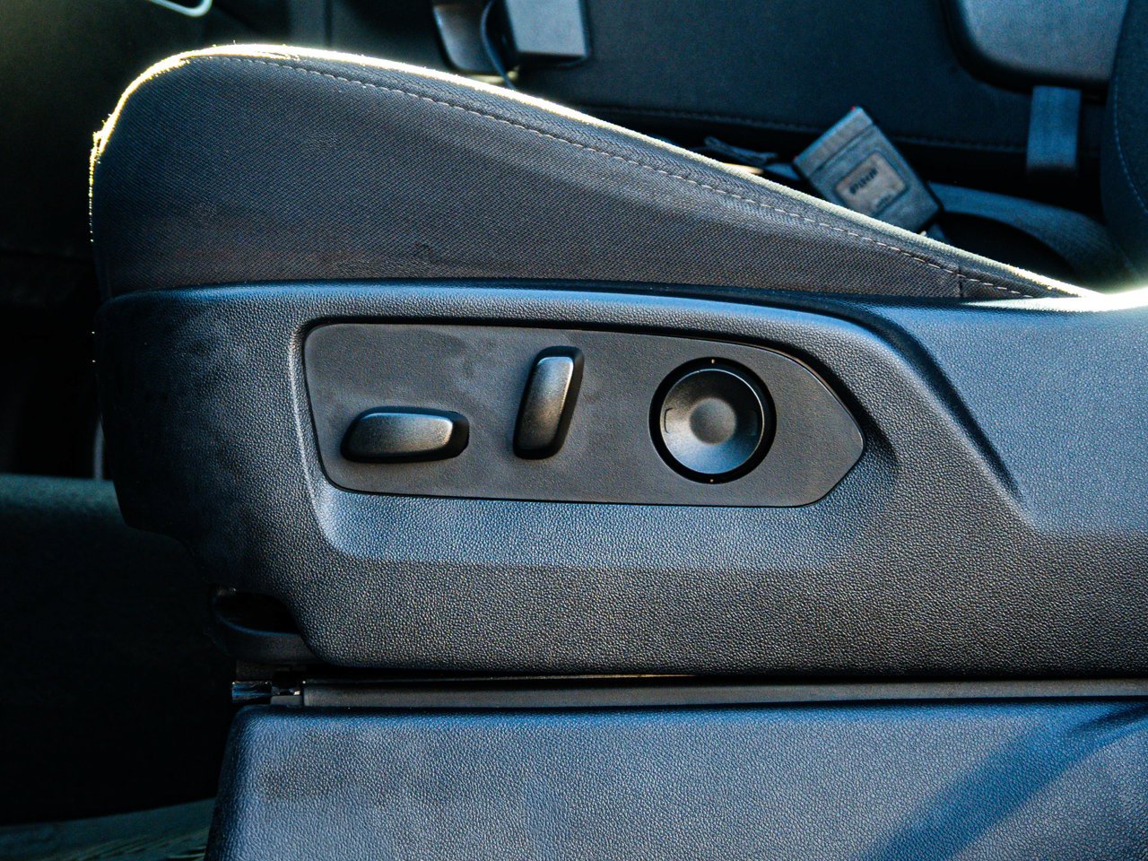 2025 Chevrolet Silverado 1500 4WD Crew Cab 147 LT Grey Sherwood Park - photo #21