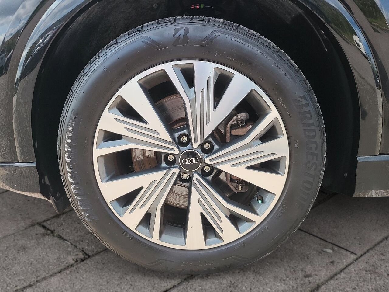 2024 Audi Q4 e-tron QUATTRO Black Québec - photo #9