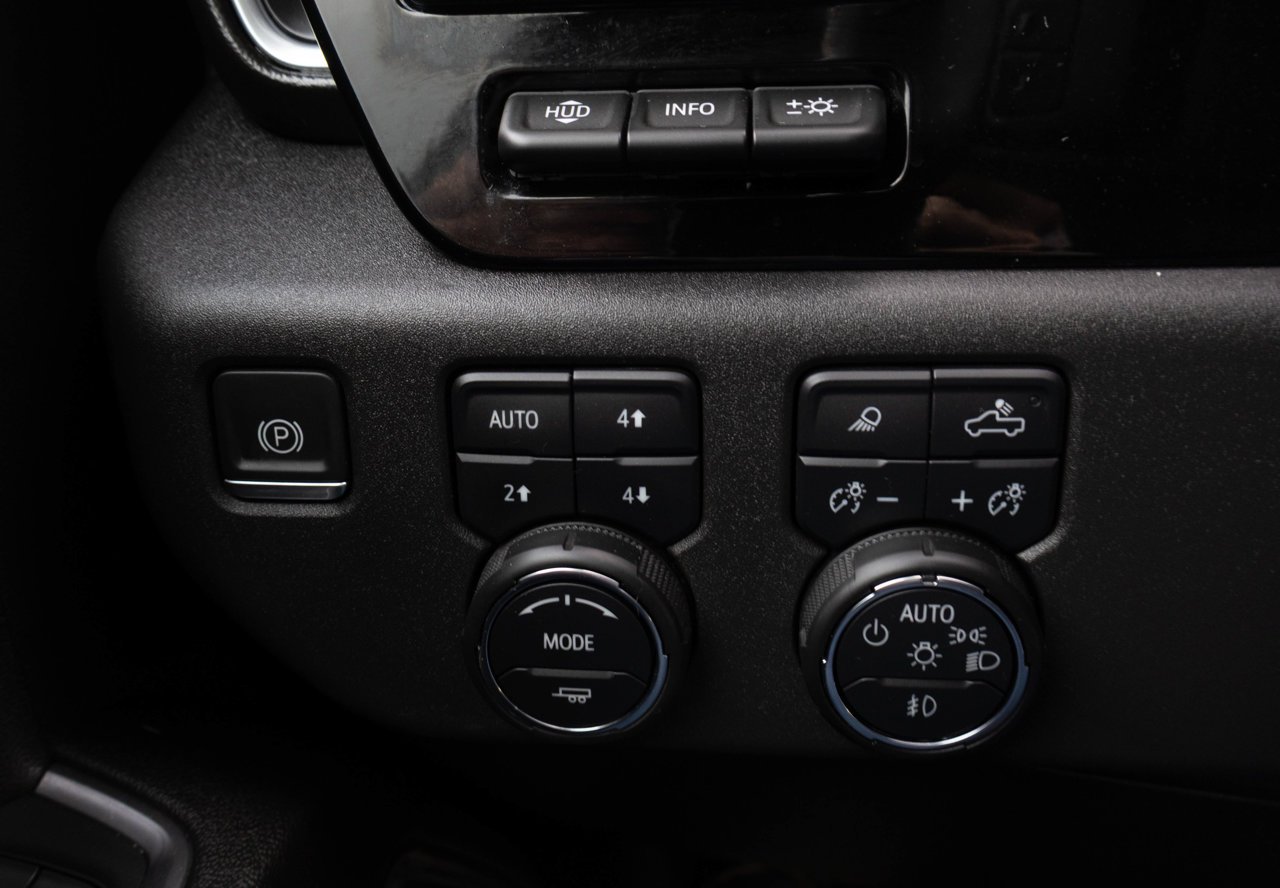 2024 Chevrolet Silverado 1500 4WD Crew Cab 147 High Country White Sherwood Park - photo #19