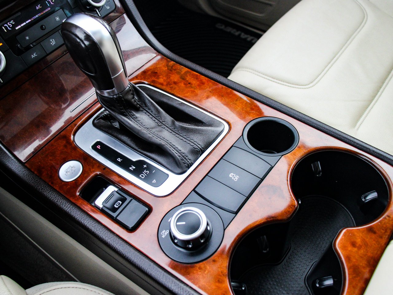2014 Volkswagen Touareg 4dr TDI Execline Brown Sherwood Park - photo #25