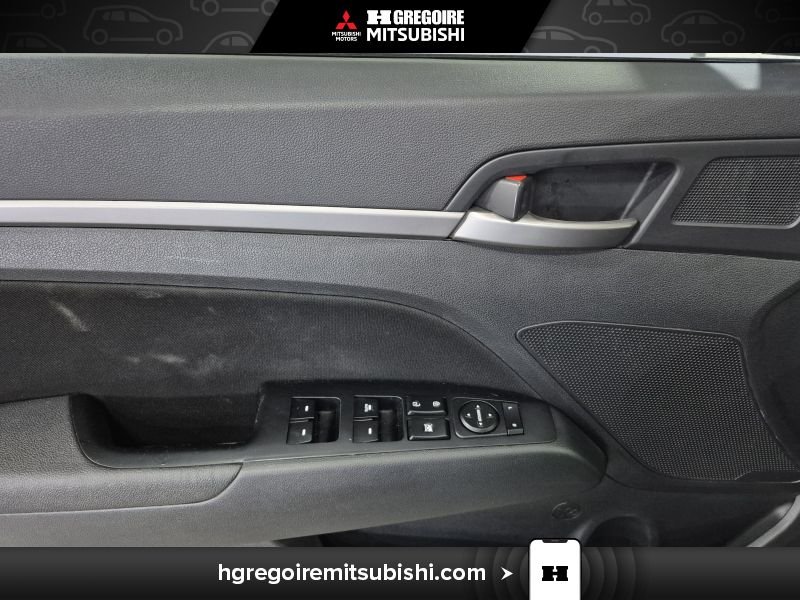 2018 Hyundai Elantra Black Blainville - photo #12