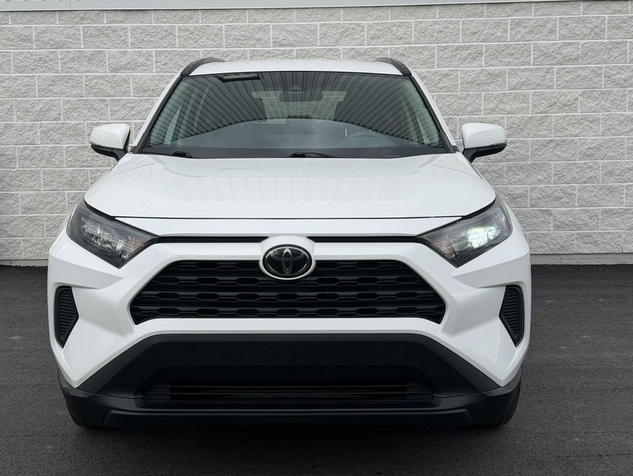 2019 Toyota RAV4 LE White
